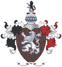 Imagem de um escudo com formas similáres à escamas nas cores preto, branco e vermelho, sobreposto por um leão branco com detalhes azuis. Acima do escudo, um elmo, um paquife nas mesmas três cores do escudo, um viral também tricolor e um gato preto e branco.